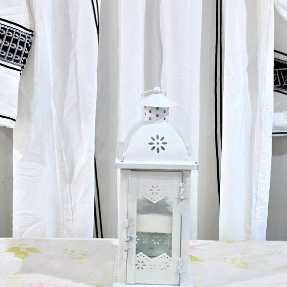 White  Open Jellabiya with Gold Trim – Elegant Modest Wear Plus Lantern - Picture 2 of 3